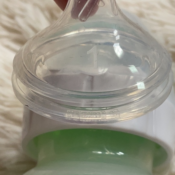 Dr. Brown’s natural flow wide neck anti colic baby bottle - Picture 5 of 5